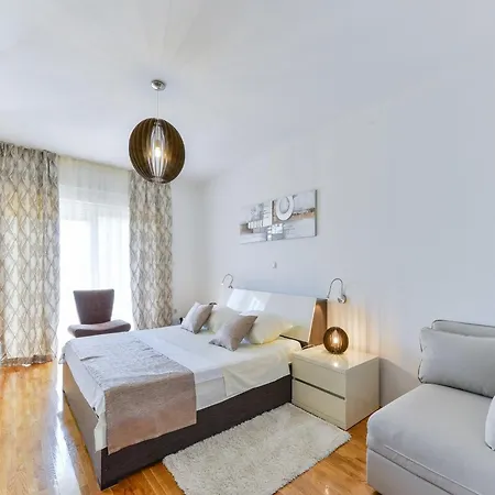Holiday home Modern In Quiet Pristeg