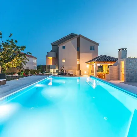 Holiday home Modern In With Pool *