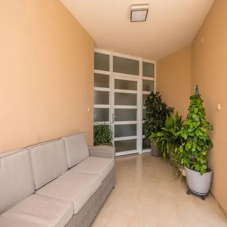 Modern In With Pool Holiday home *