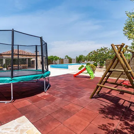 Holiday home Modern In With Pool Pristeg