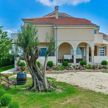 Modern In Quiet Σπίτι διακοπών
