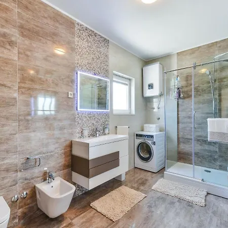 度假居 Modern In With Pool Pristeg